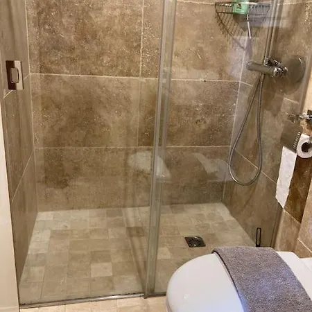 A 200m Du Centre De Vecchio.