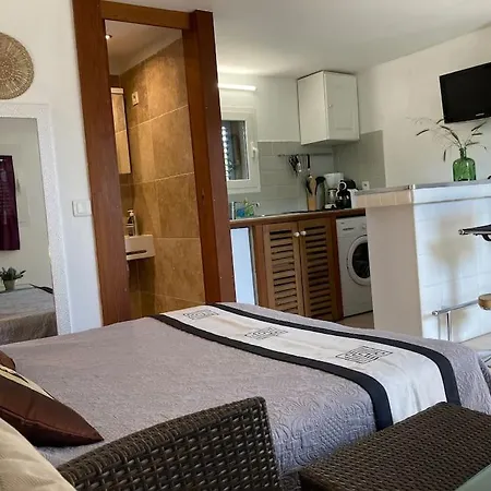 A 200m Du Centre De Vecchio.